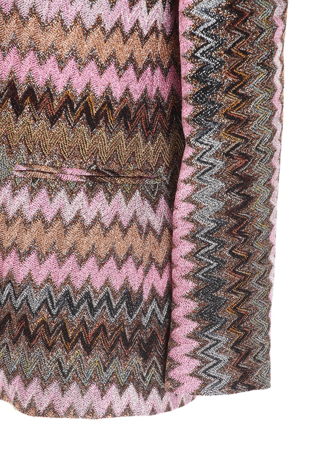 shop MISSONI  Blazer: Missoni blazer in maglia di viscosa chevron lamé.
Blazer monopetto.
Misto viscosa lavorazione raschel.
Motivo zig zag lamé.
Tasche a filetto.
Spacco posteriore.
Composizione: 71%Viscosa, 22%Fibra Metallizzata, 7%Poliammide.
Made in Italy.. DS24WF06 BR00YF-S415L number 5346703